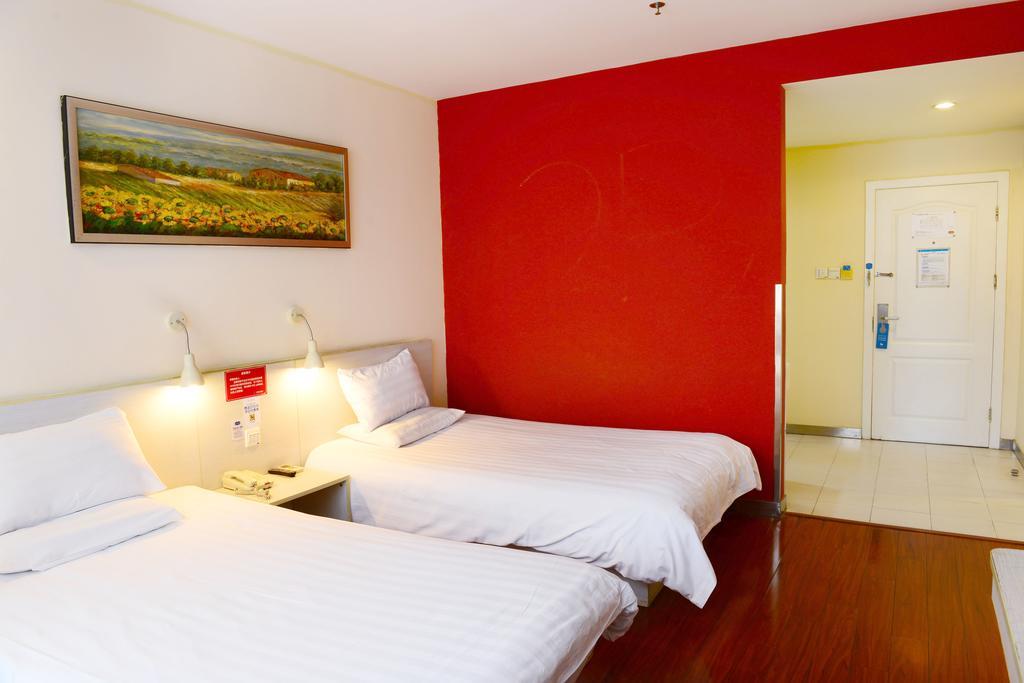 Hanting Express Shanghai Middle Sichuan Road Exterior foto