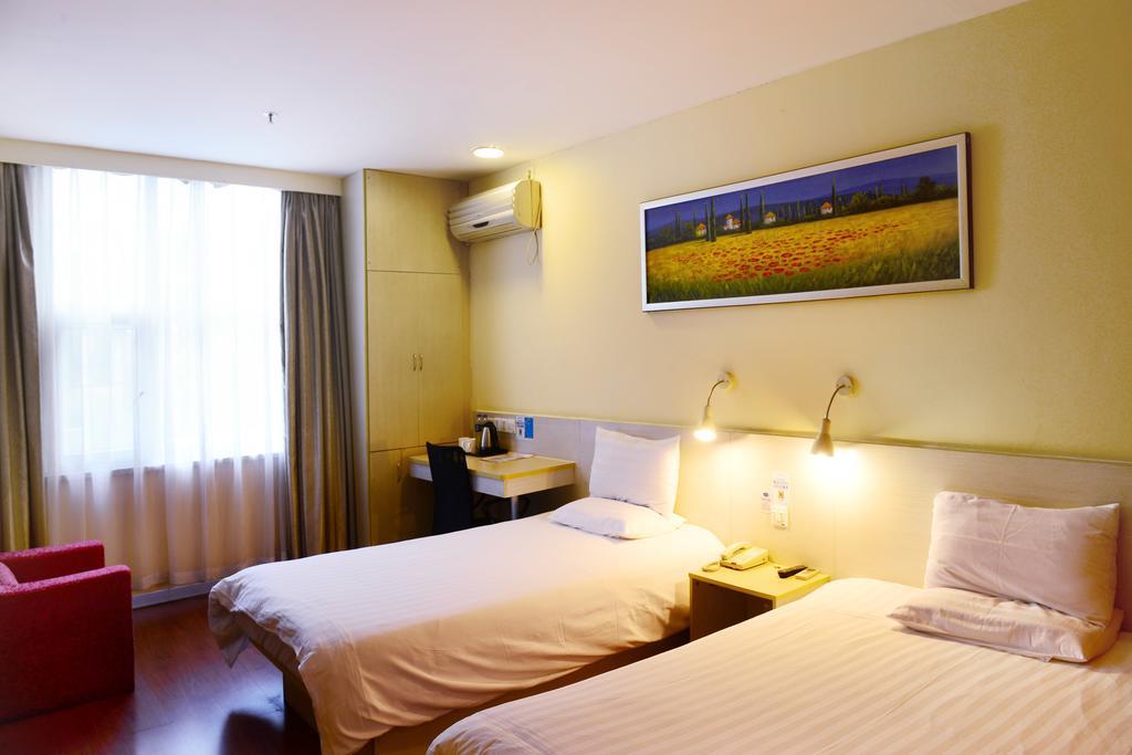 Hanting Express Shanghai Middle Sichuan Road Exterior foto